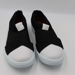 Munro Anjela Athleisure Slip-On Sneakers Black White Trim Comfort Size 5 Women